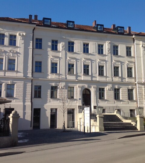 Troll-timeline-office